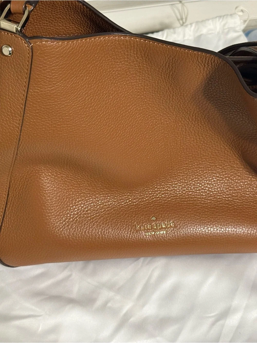 Pre-loved-MK Jet Set Medium Leather Chain Bag and Leather Bisque Trifold Wallet